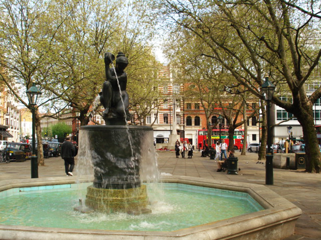 Sloane Square in London City Centre - Tours and Activities