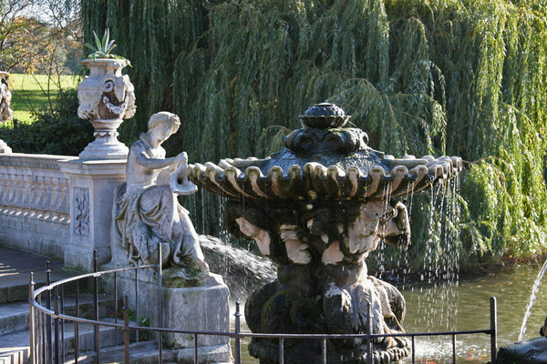 Kensington Italian Water Garden