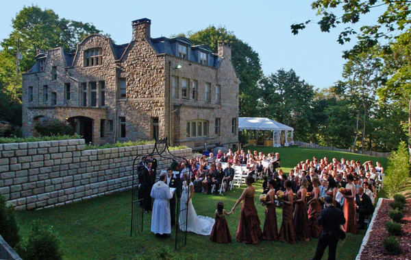 Greystone Mansion outdoor garden wedding