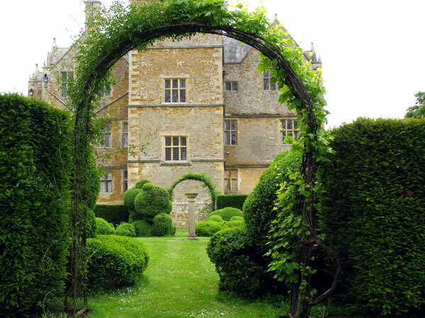 chastleton-house-and-garden-places-to-go-lets-go-with-the-children