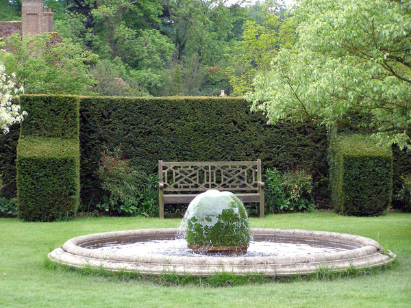 Fountain, Groombridge Place Gardens