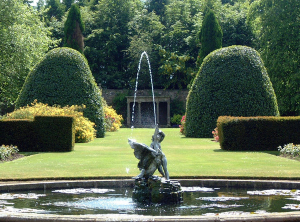 Fountain, Kinross House Garden
