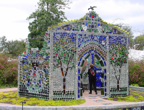 Bottle Chapel, Arlie Gardens